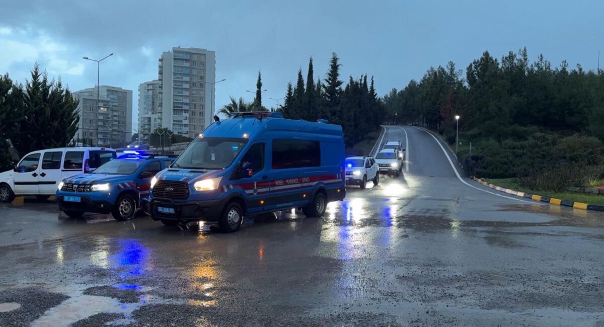 İzmir merkezli 12 ilde terör örgütü DEAŞ’a yönelik polisin düzenlediği