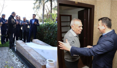 AK Parti İzmir Büyükşehir Adayı Dağ’dan Piriştina’nın mezarına ve Kocaoğlu’na ziyaret