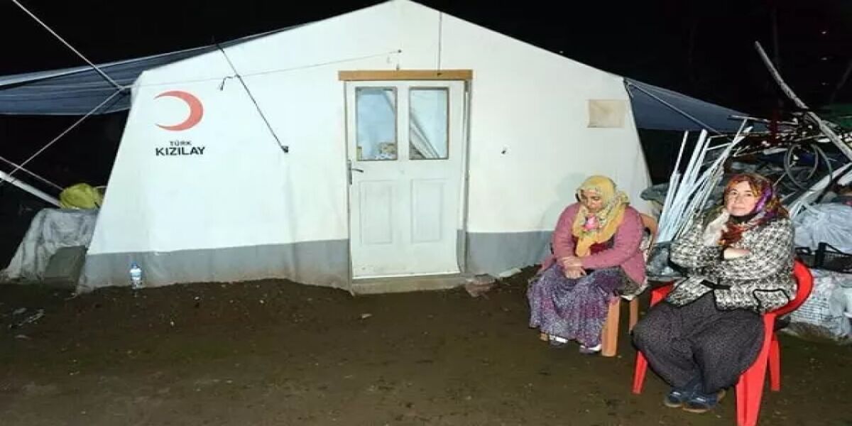 Pençe-Kilit operasyonunda şehit olan Müslüm Özdemir’in ailesinin depremzede olduğu, çadırda
