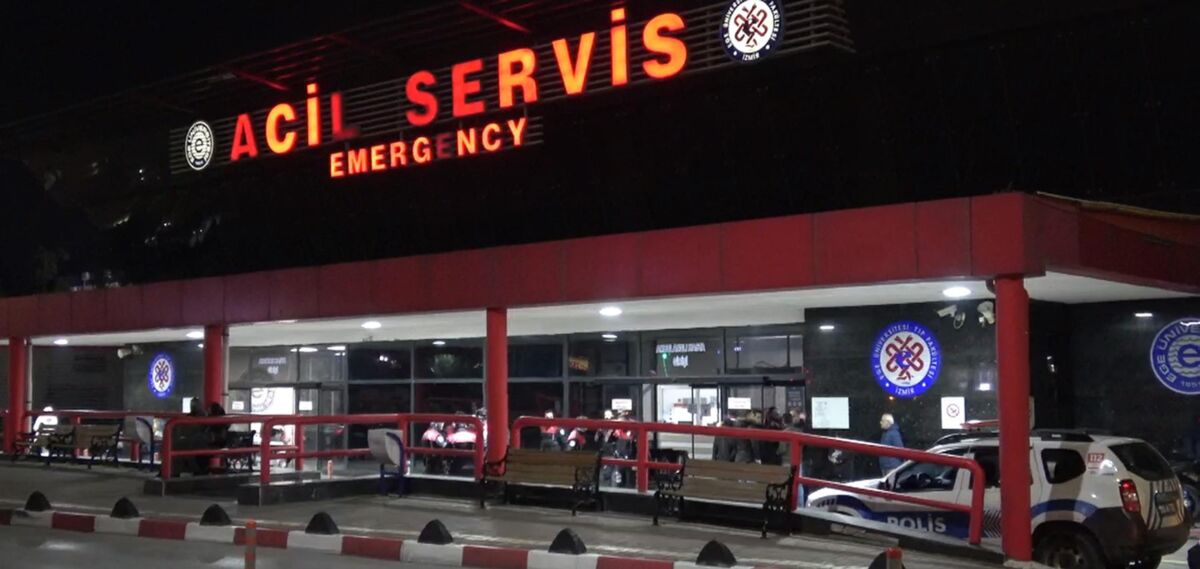 Dur ihtarına uymayan otomobili takibe alan Yunus Polisi kaza yaptı İzmir’in Bayraklı ilçesinde, polislerin ‘dur’ ihtarına uymayarak kaçan bir otomobili