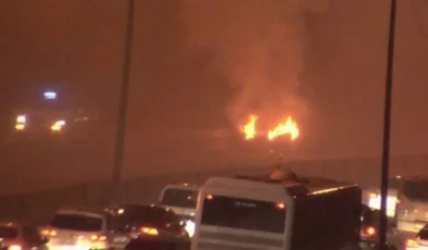 15 Temmuz Şehitler Köprüsü’nde araç yangını: Ekipler yangına müdahale etti