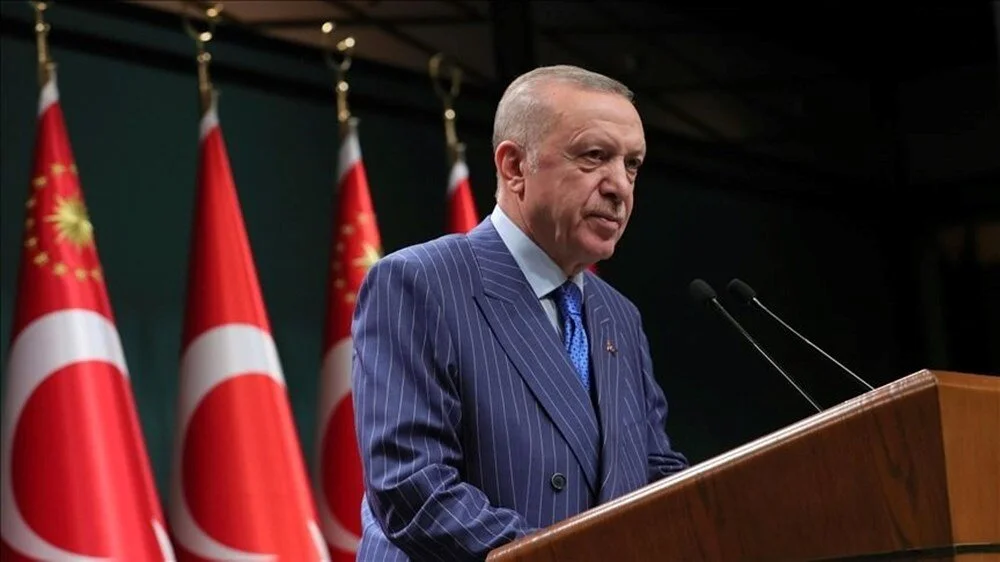 Cumhurbaşkanı Erdoğan emeklilere ek zam oranını açıkladı Cumhurbaşkanı Recep Tayyip Erdoğan liderliğindeki Kabinesi bugün toplandı. Toplantı sonrası