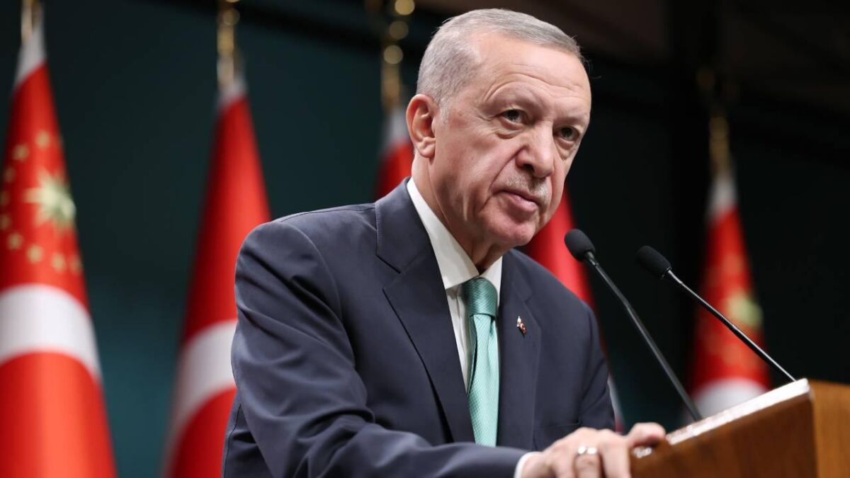 Cumhurbaşkanı Recep Tayyip Erdoğan, cuma namazı sonrasında açıklamalarda bulunurken yerel