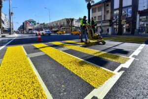 İzmir Büyükşehir Belediyesi, şehrin merkezindeki en önemli arterler arasında bulunan