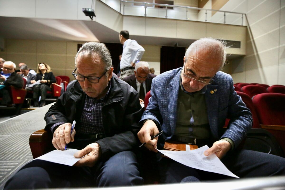 Karşıyaka Belediyesi, katılımcı yönetim anlayışıyla, Karşıyakalıların taleplerinin karşılanmasında mahalle muhtarlarıyla