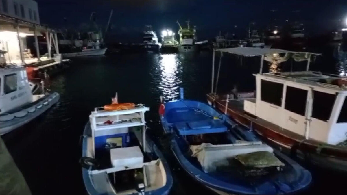 İzmir’in Dikili ilçesinde, balıkçı teknesi battı. İlk belirlemelere göre, teknede