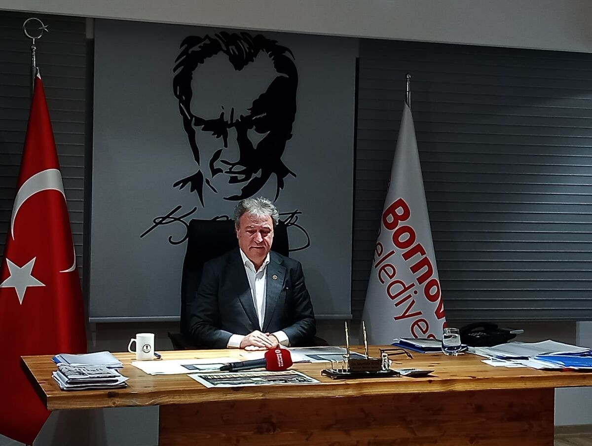 Bornova  Belediye Başkanı Mustafa İduğ, basın toplantısı düzenledi. Düzenlenen basın