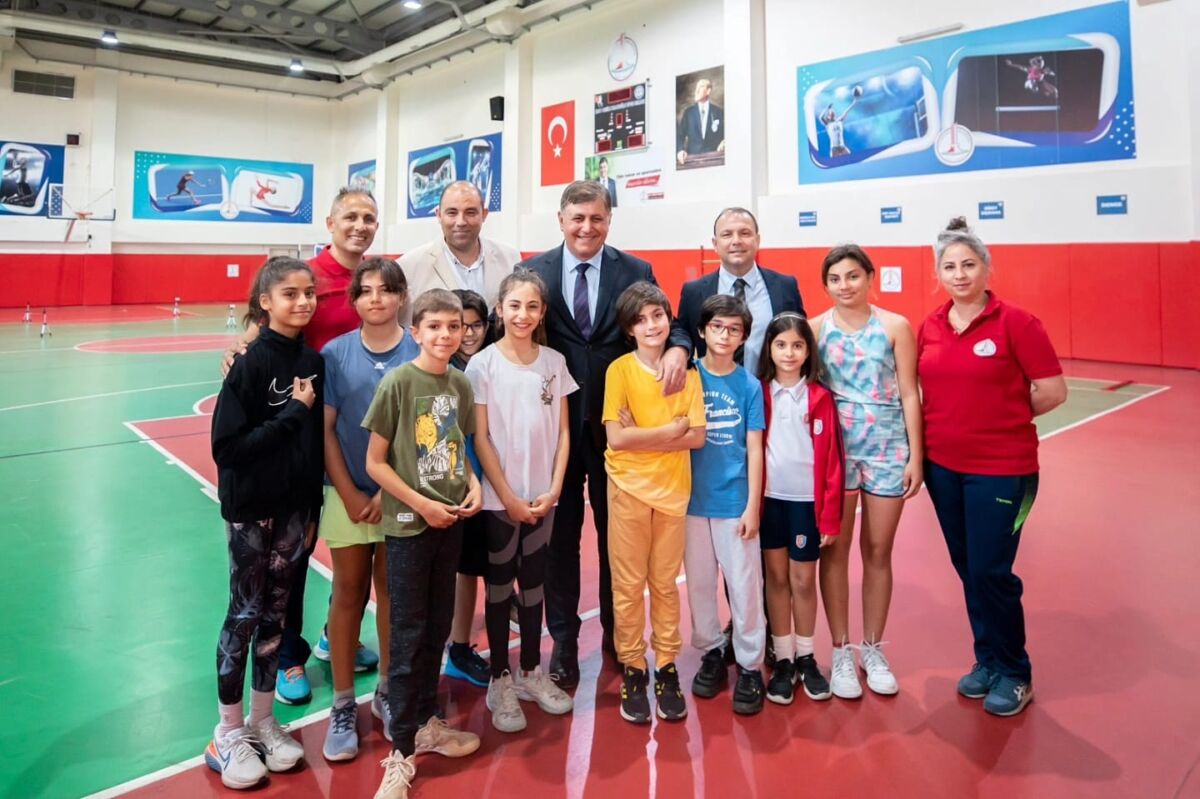 Karşıyaka’da Sportif Yetenek Ölçüm ve Spora Yönlendirme Merkezi yoğun ilgi görüyor Karşıyaka Belediyesi’nin 2 yıl önce hizmete aldığı Sportif Yetenek Ölçüm