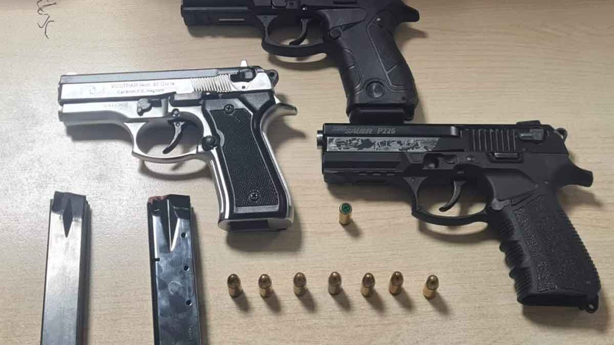 İzmir’de, yeni yıl kutlamaları sırasında tabanca ve pompalı tüfeklerle havaya