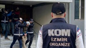 İzmir’de, FETÖ/PDY’ye yönelik operasyonda gözaltına alınarak işlemleri sonrası adliyeye sevk