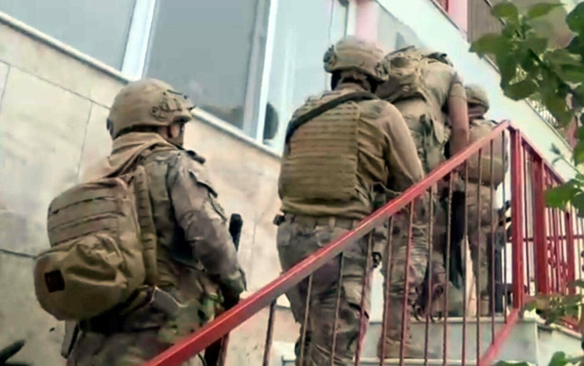 İzmir’de terör örgütleri ile bağlantılı Suriye uyruklu 5 şüpheli yakalandı.