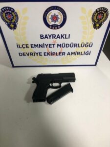 İzmir’de 2 kişi yılbaşı gecesi havaya ateş açtı. İzmir’in Bayraklı