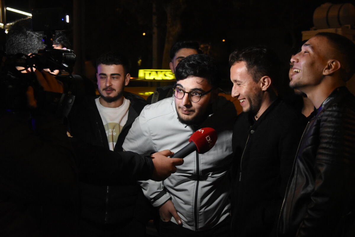 İzmir’de yılın ilk cezası kesildi İzmir’de, yeni yıl kutlamaları kapsamında yapılan denetimlerde otomobil sürücüsü Ferhat