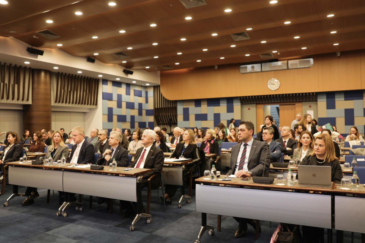 İzmir Ekonomi Üniversitesi (İEÜ) Çocuk Üniversitesi Uygulama ve Araştırma Merkezi