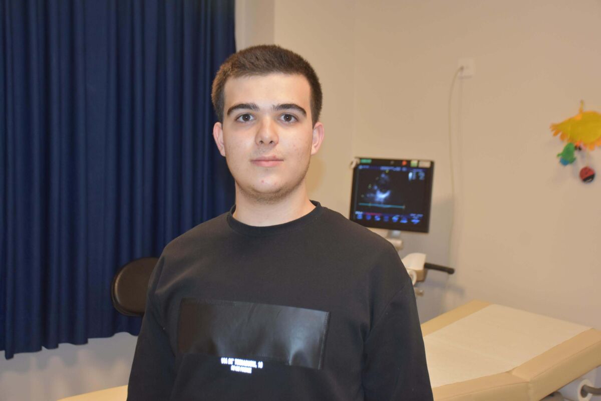 İzmir’de ani gelişen ve şiddetlenerek süren göğüs ağrısı şikayetiyle hastaneye