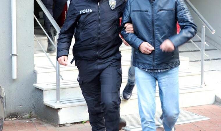 İzmir’in Ödemiş ilçesinde gerçekleştirilen ani baskınla 3 şüpheli tutuklandı. Baskın,