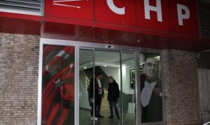 Antalya’da akıl sağlığı yerinde olmadığı iddia edilen şüpheli, CHP İl