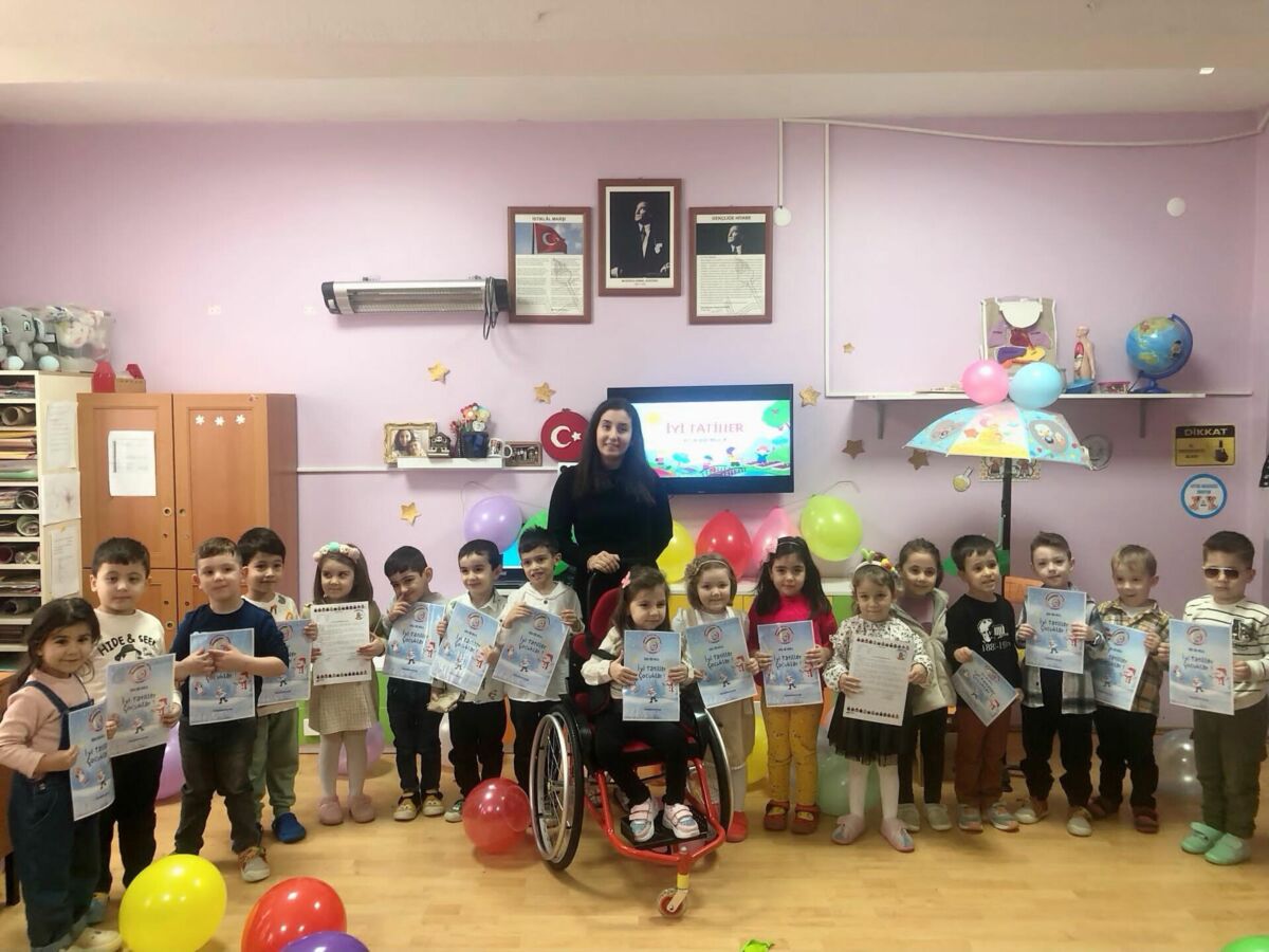 İzmir’de yaşayan Müzekke Susamcıoğlu Anaokulu öğrencisi SMA Tip-2 hastası 4,5