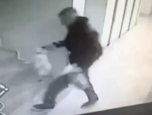 İzmir’de, Karşıyaka ilçesindeki Latife Hanım Mahallesi’nde yaşayan K.K. isimli bir