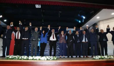 Meral Akşener, Manisa’da başkan adaylarını tanıttı