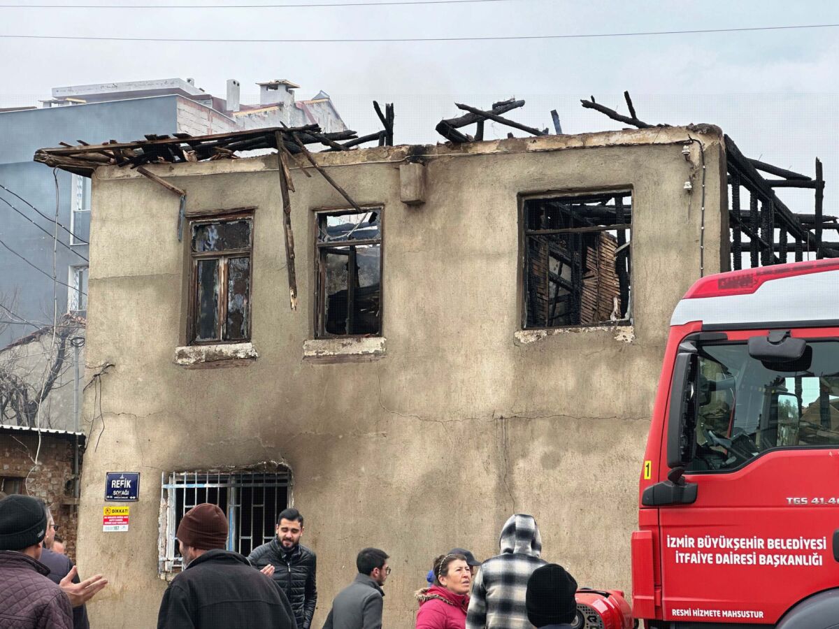 İzmir’in Ödemiş ilçesinde 2 katlı evde yangın çıktı. Çıkan yangında