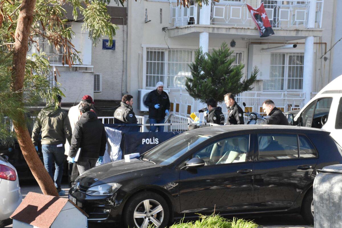 İzmir’de Doç. Dr. Yusuf Yılmaz (38), kızı Linda Yılmaz’ı (4)