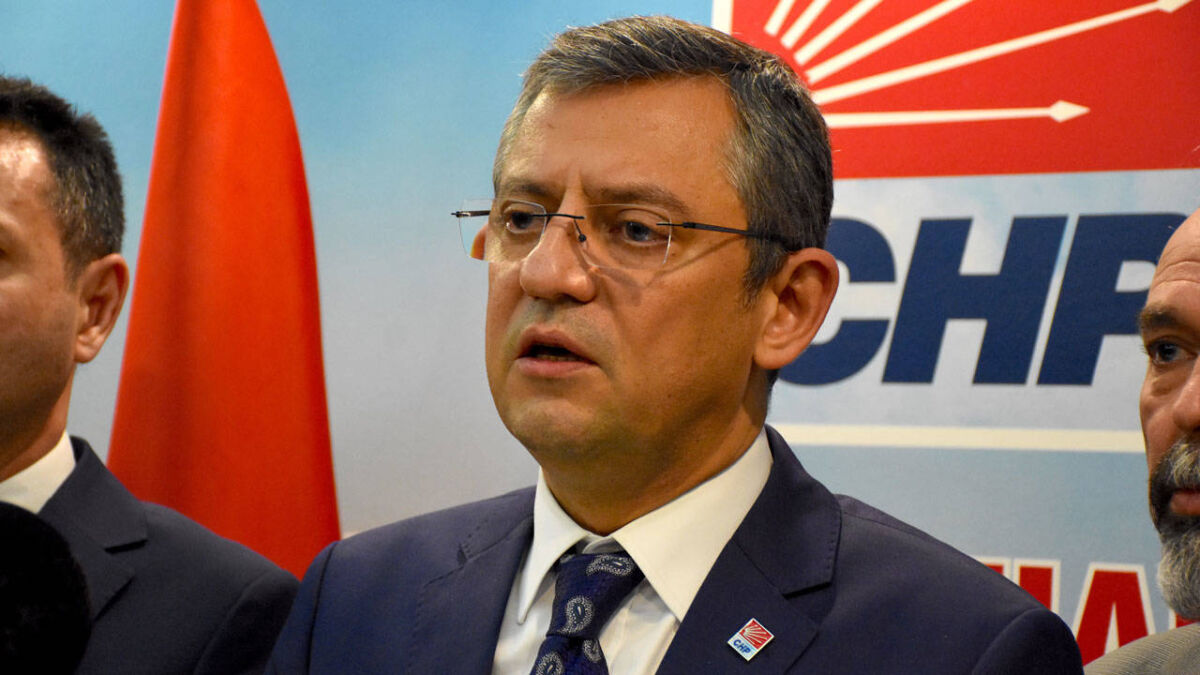 Cumhuriyet Halk Partisi Genel Başkanı Özgür Özel emekli zammının düzenlenmesine