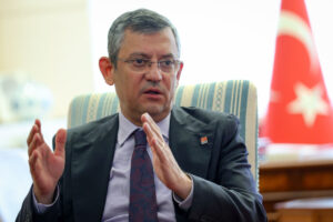Cumhuriyet Halk Partisi Genel Başkanı Özgür Özel, bıçaklı saldırıya uğrayan