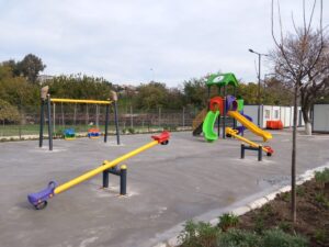 İzmir Büyükşehir Belediyesi, çocukların daha sağlıklı ve güvenilir koşullarda oynayabilmeleri