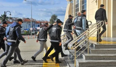 İzmir’de dolandırıcı operasyonu: 4’ü gümrük memuru 6 kişi tutuklandı