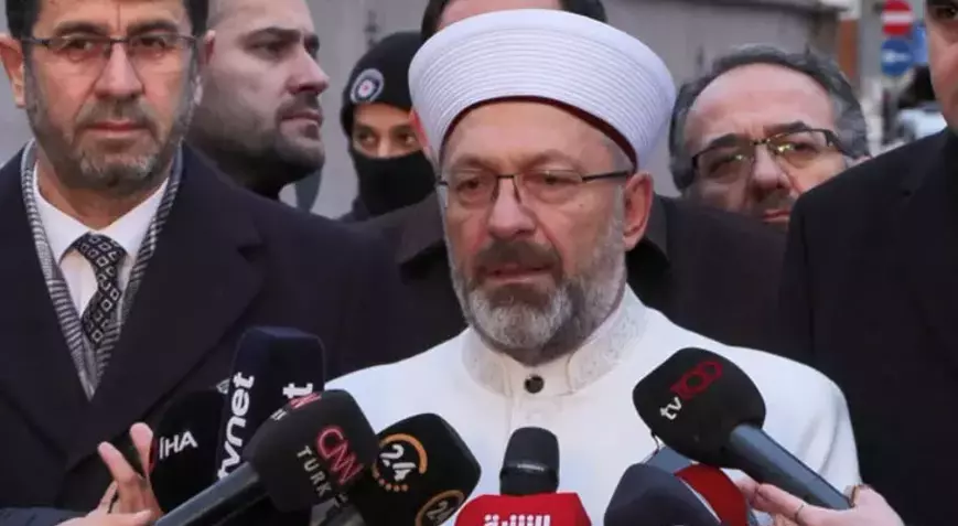 Ali Erbaş’tan Santa Maria Kilisesi’ne ziyaret: ‘İbadet yerleri dokunulmazdır’ İstanbul’da, Sarıyer Büyükdere’deki Santa Maria Kilisesi’ne pazar ayini sırasında gerçekleşen
