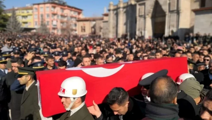 Türkiye şehitlerine ağlıyor: Şehit düşen askerler son yolculuklarına uğurlandı