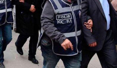 İzmir’de FETÖ ve silah kaçakçılığı suçlarından aranan iki şüpheli, yakalandı
