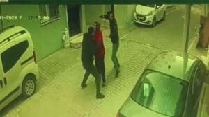 Bayraklı ilçesinde meydana gelen silahlı kavgada bir kişi yaralandı. Kavgaya
