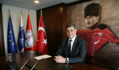 Cemil Tugay CHP’nin İzmir Büyükşehir Belediye Başkan adayı oldu: PM tarafından onaylandı