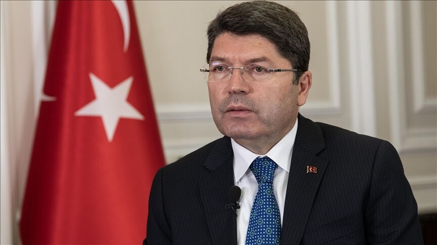 Kadın cinayetlerinde ‘iyi hal indirimi’ kalkıyor… Bakan Tunç’tan flaş açıklama Adalet Bakanı Yılmaz Tunç, kadın cinayetleriyle ilgili olarak iyi hal