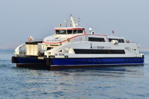 İzmir’de deniz koşulları sebebi ile vapur seferleri iptal edildi. Açıklama