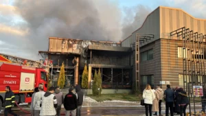 Kütahya’da porselen fabrikasında çıkan yangın itfaiye ekipleri tarafından kontrol altına