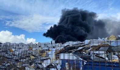 Manisa’da geri dönüşüm tesisinde yangın: Müdahale başladı