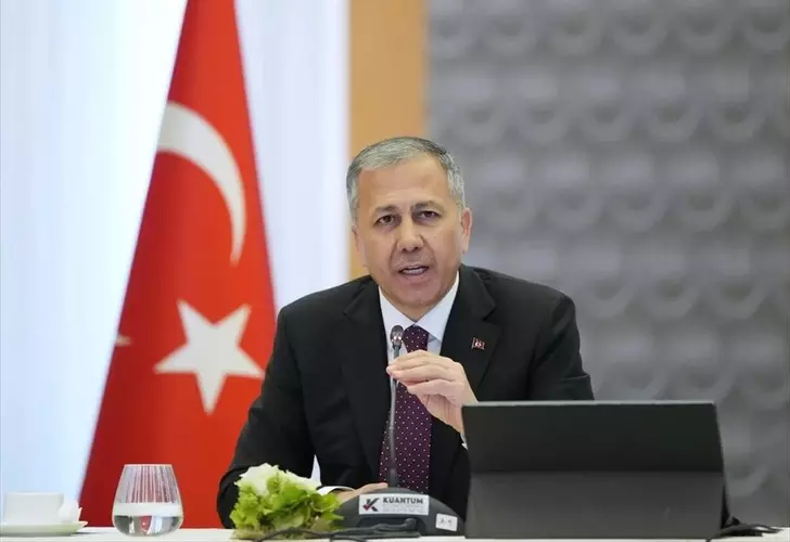 İçişleri Bakanı Ali Yerlikaya, ruhsatsız silah taşıyanlar ve silah kaçakçılarına yönelik