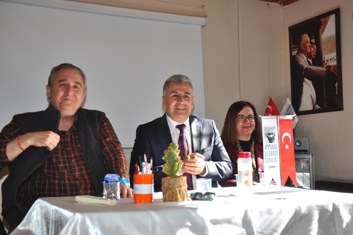 AK Parti Karabağlar Belediye Başkan Adayı Mehmet Sadık Tunç, ilçedeki