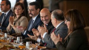 İzmir Büyükşehir Belediye Başkanı Tunç Soyer, toplu ulaşımın can damarı