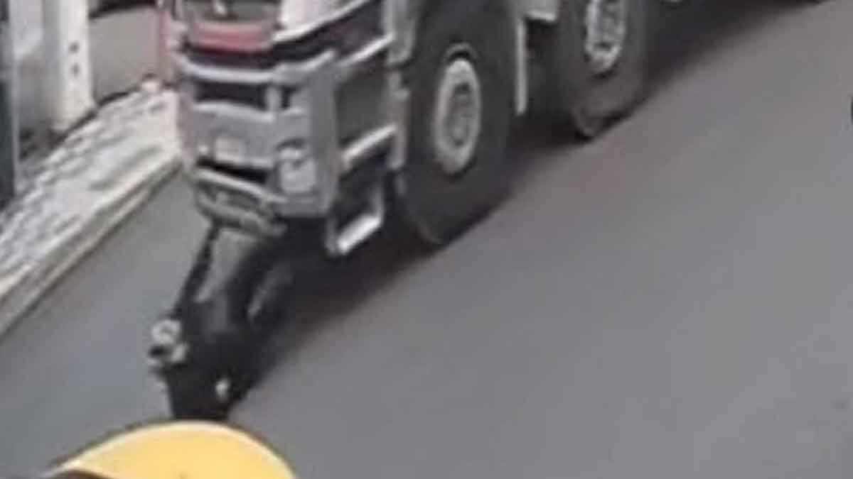 Kaza, saat 09.30 sıralarında, Atatürk Caddesi Ayyıldız Parkı önünde meydana
