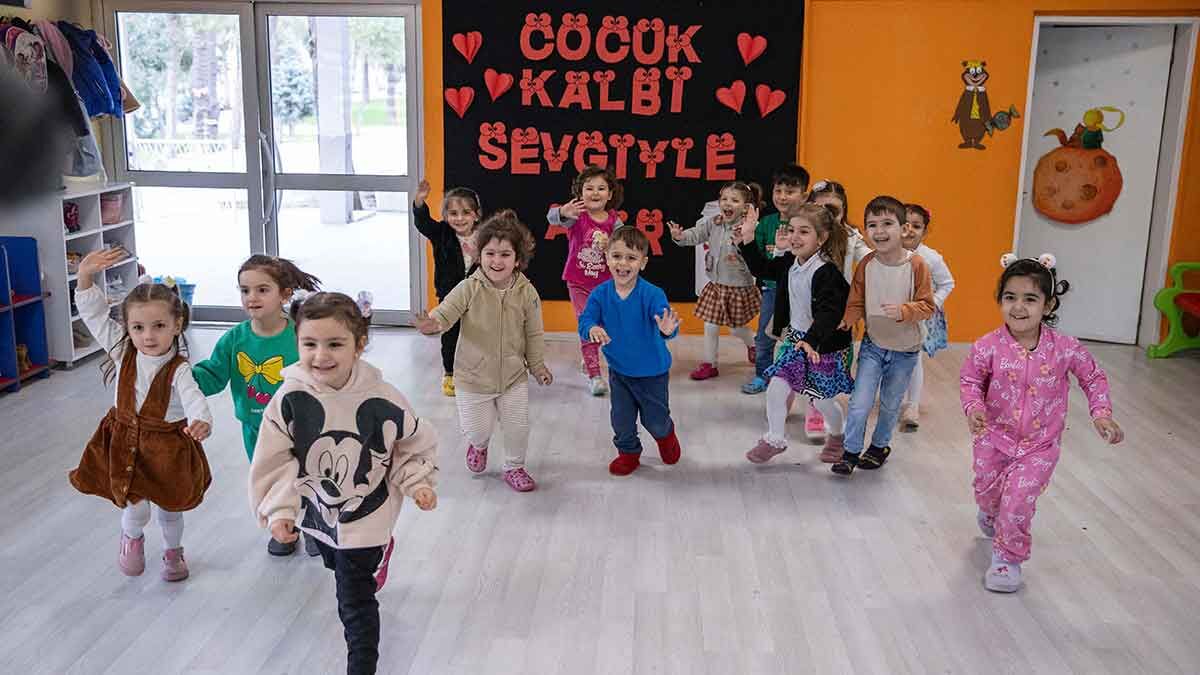 İzmir Büyükşehir Belediye Başkanı Tunç Soyer, Çocuk Belediyesi ile beraber