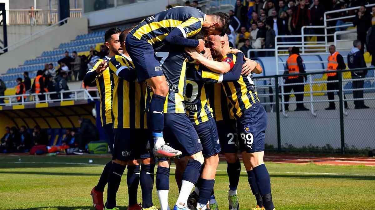 Bucaspor 1928 seriye taktı Sezonun ikinci yarısında ilk haftalarda bocalayan sarı-lacivertliler, son olarak evinde