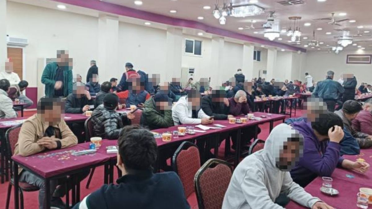 İzmir’de Kumar Operasyonu: 1 Milyonluk ceza! İzmir İl Jandarma Komutanlığı ekipleri, Bornova ilçesinde yapılan operasyonda kumar