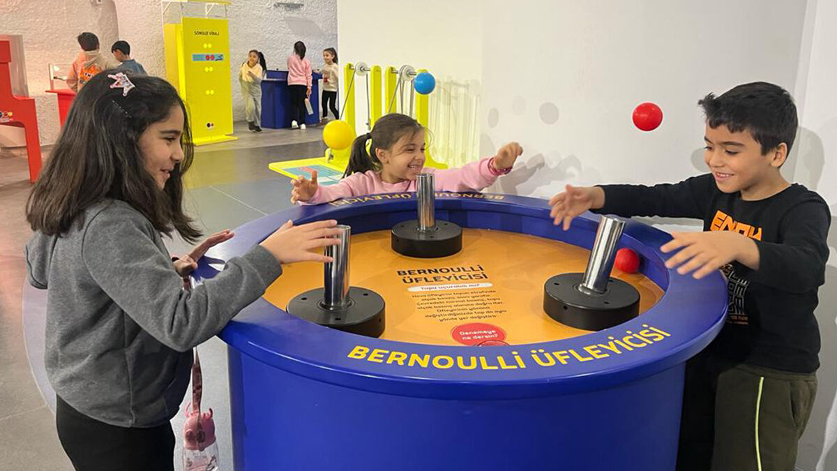 Yaşama geçirdiği projelerle hayatın her alanında çocukların kişisel gelişimlerine ve