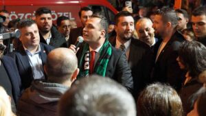 Bornova’nın Çamkule Mahallesinde Kars Selim Beyköylüler Derneği’ni ziyaret eden Eşki,