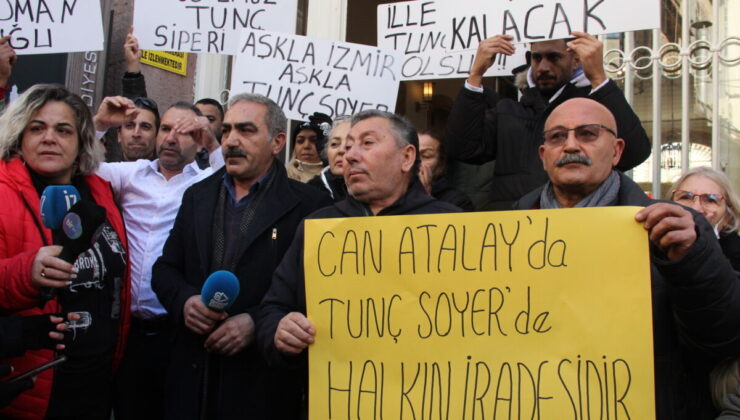 İzmir’de Tunç Soyer’e destek: Belediye önünden seslendiler