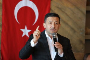 Milletvekili adayı Hamza Dağ, seçim çalışmaları kapsamında Dikili ilçesinde esnafı